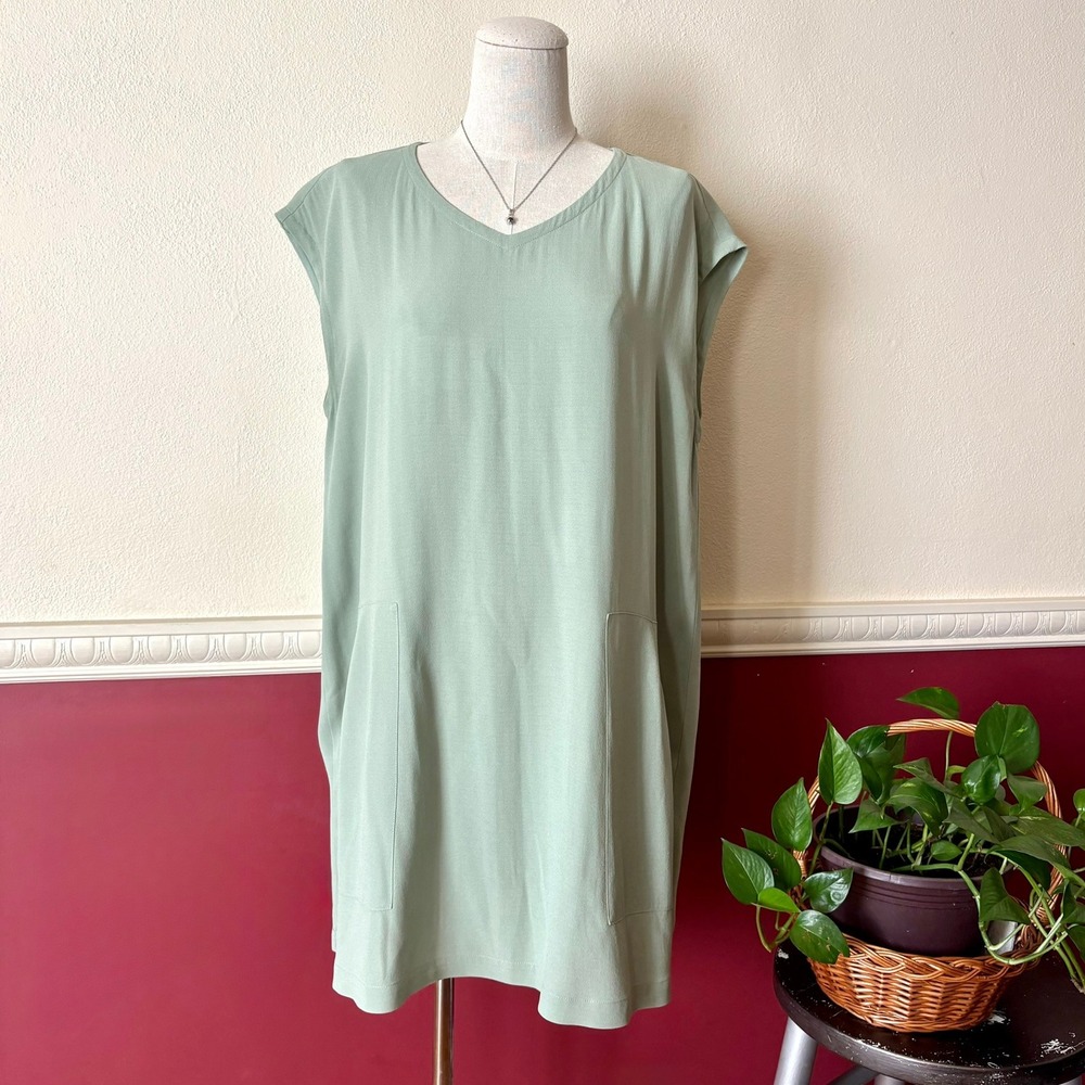 Eileen Fisher Sage Green 100% Silk Georgette Crepe V-Neck Shift Dress S Pockets